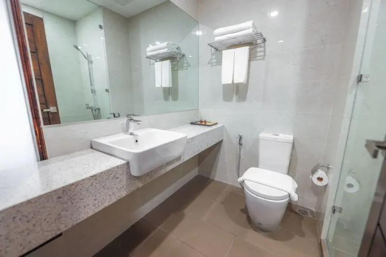Hlaine Tet Hotel