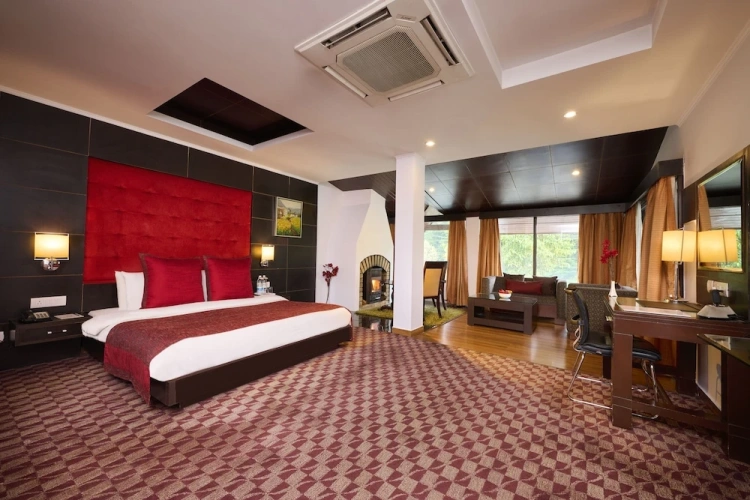 Deluxe Suite with balcony