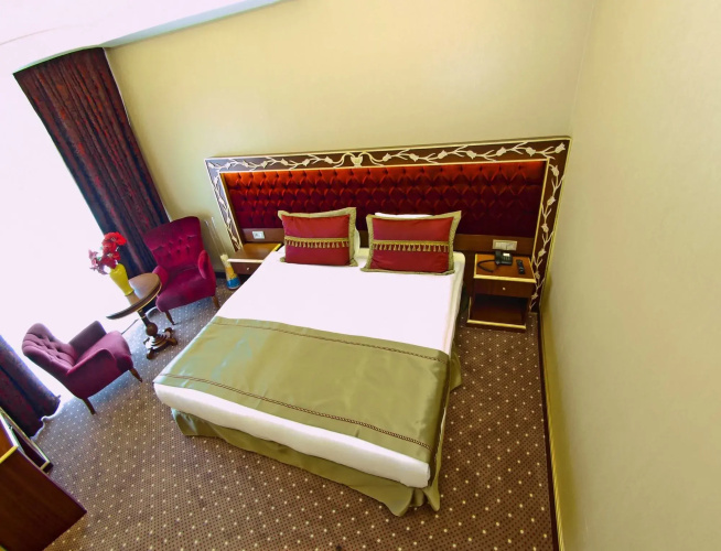 MB Deluxe Hotel