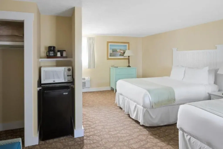 Standard Quadruple room