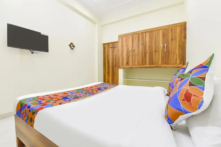 Fabhotel Living