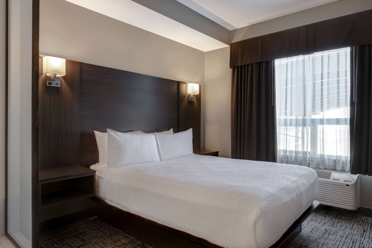 Days Inn & Suites By Wyndham Warman Legends Centre photo 6