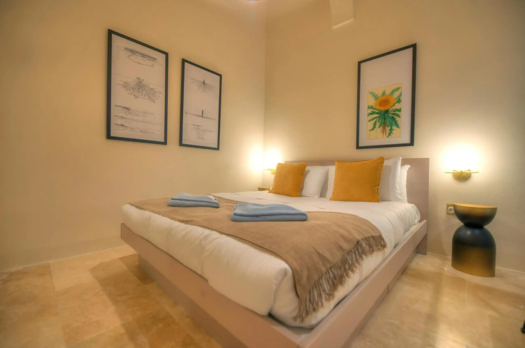 136 - Stylish & traditional 1 bedroom apartment