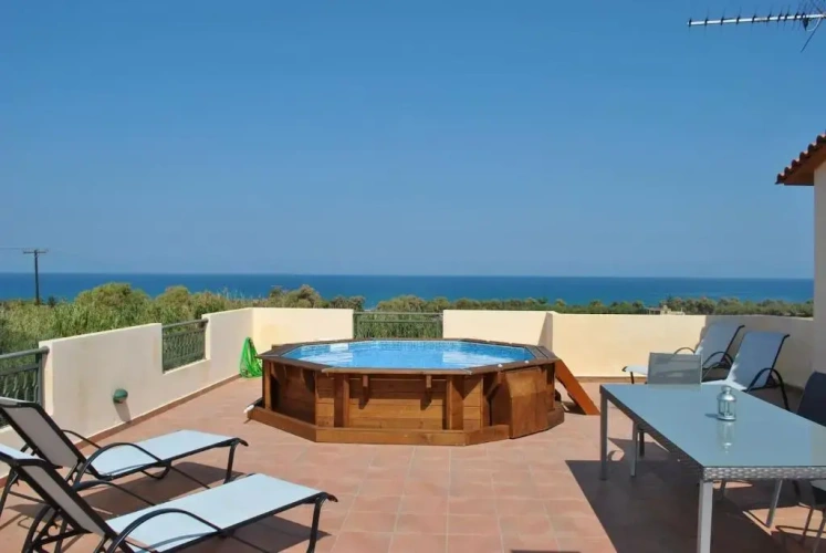 4 Bedrooms Villa