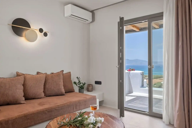 2 Bedrooms Villa