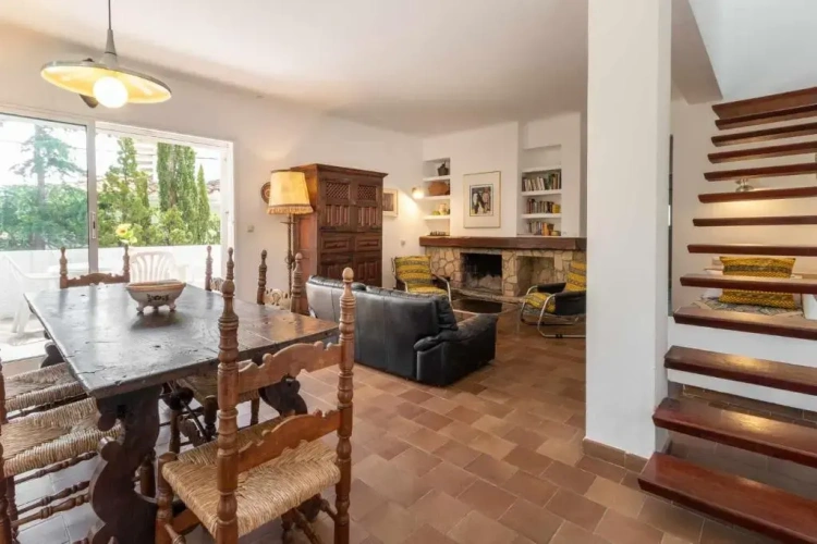 3 Bedrooms Apartment