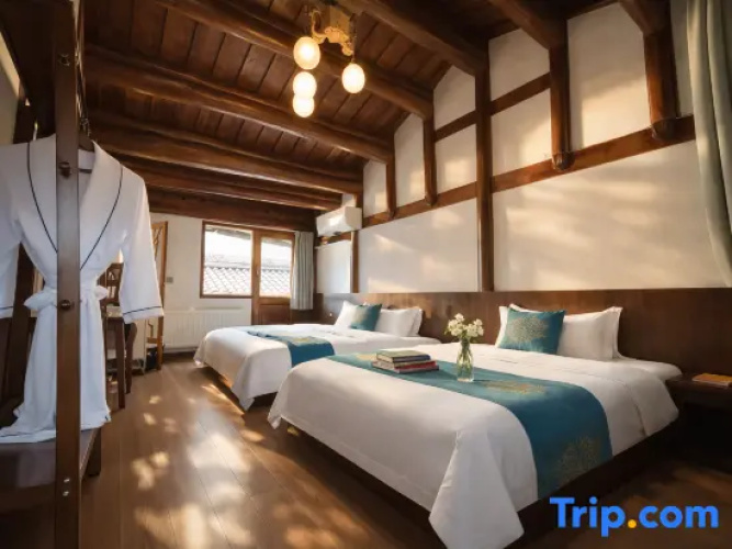 Standard Triple room with courtyard view