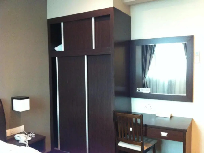 Capital O Rail Hotel