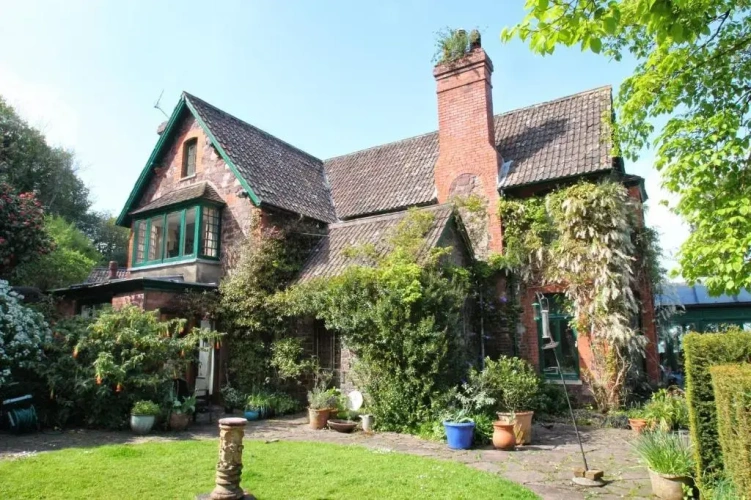 3 Bedrooms Cottage