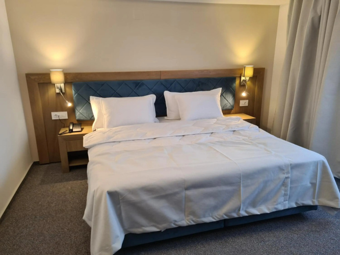Wolf 1 Hotel