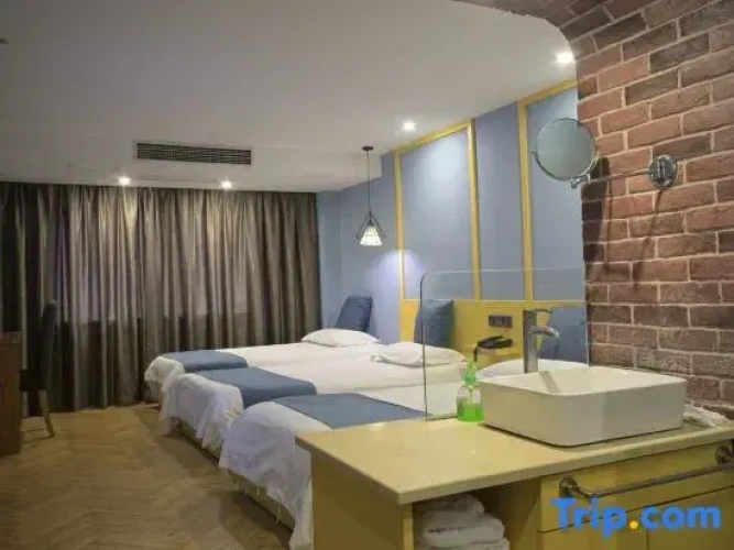 Premium Triple room