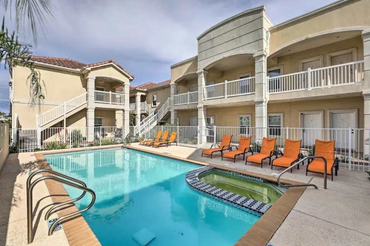'pacifica' Condo w/ Balcony, Walk To Beach!