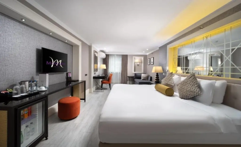 Deluxe Double room with city view