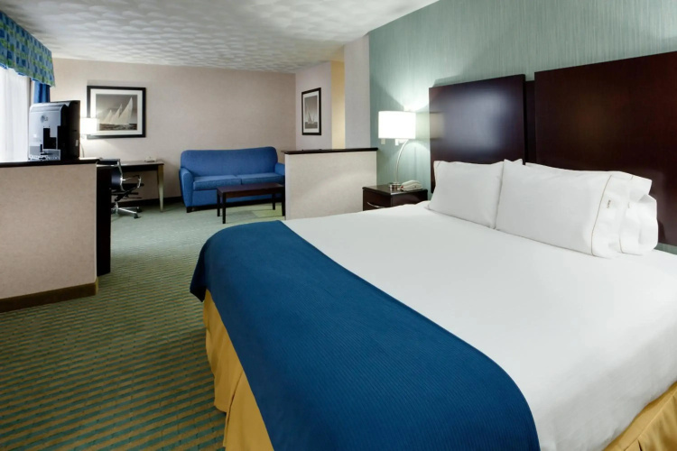 Holiday Inn Express & Suites Smithfield - Providence by IHG