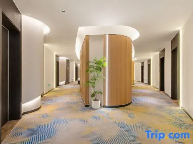 Rezen King Town Hotel