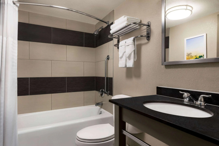Days Hotel by Wyndham Allentown Airport / Lehigh Valley photo 9