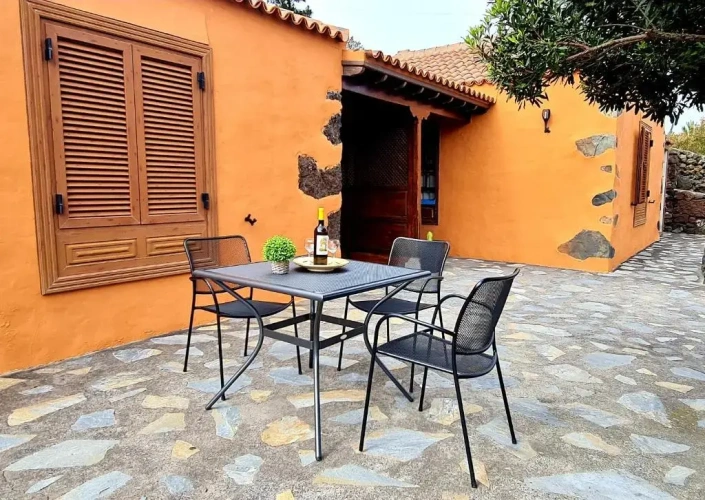 2 Bedrooms Cottage