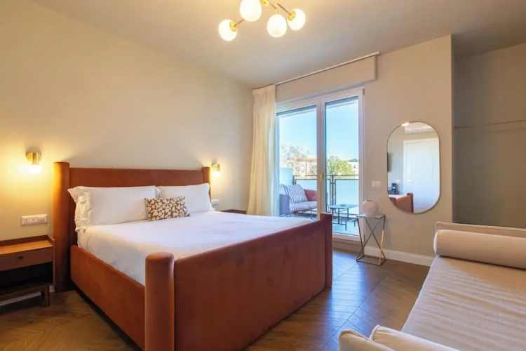 Comfort room with balcony