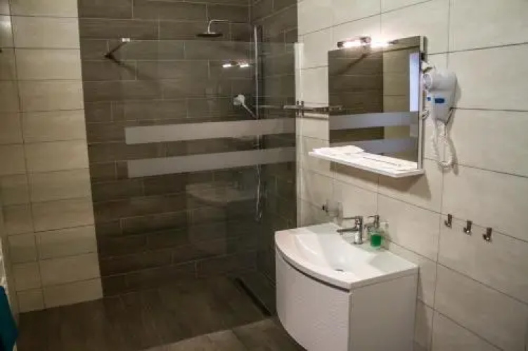 Rooms Rebolj