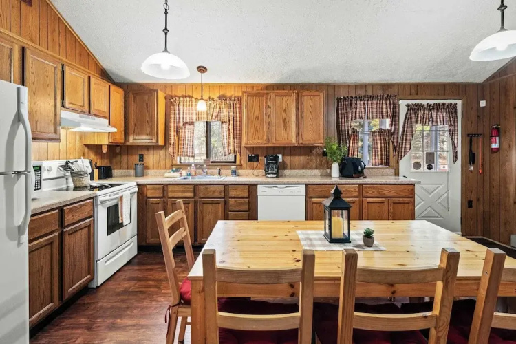Mohegan by Avantstay Private Dock + Firepit Community Pool + Beach