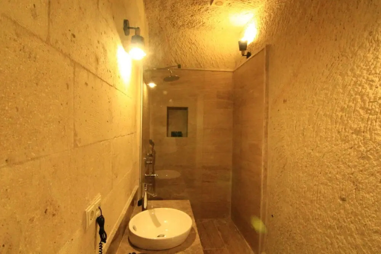 Tafana Cave & Stone Lodge