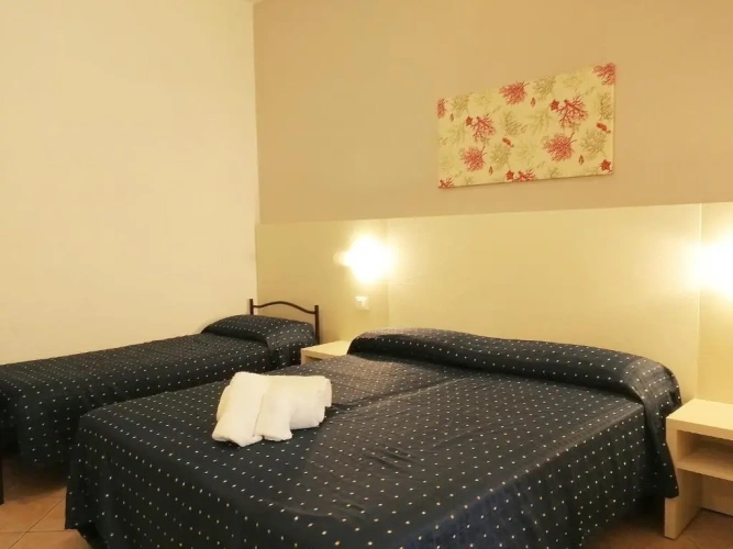 Standard Triple room