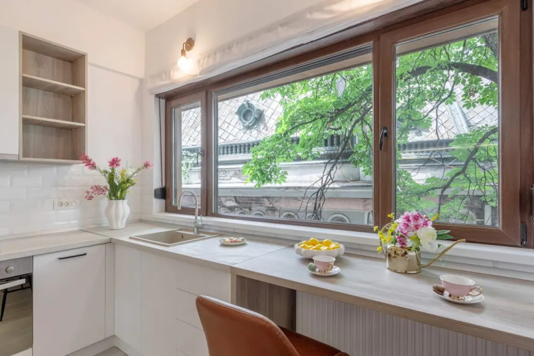 Modern & Bright Studio on Amzei Square
