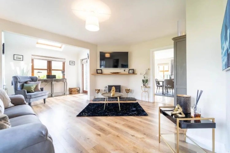 3 Bedrooms Cottage