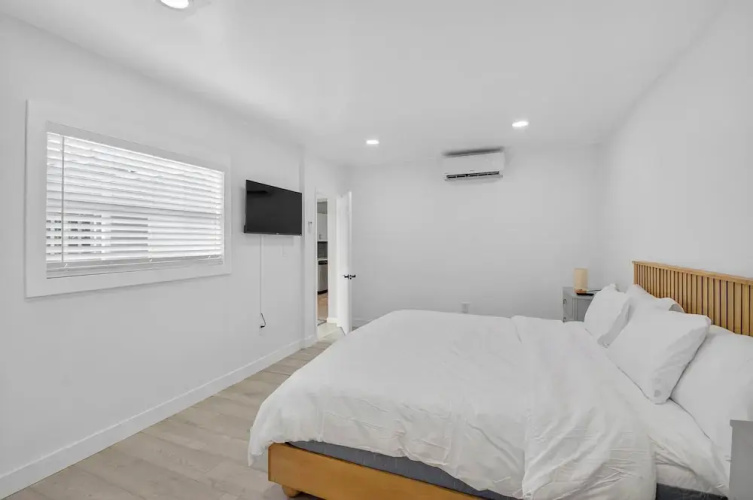 Delray Daydream, Home for 8