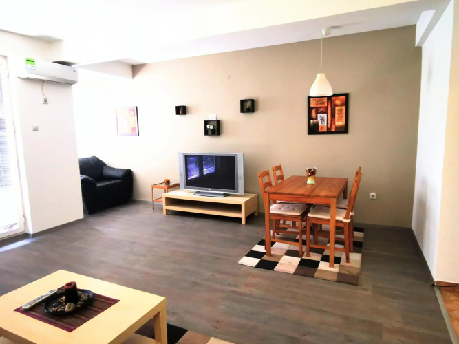 Cozy Two Bedroom Apartment 8