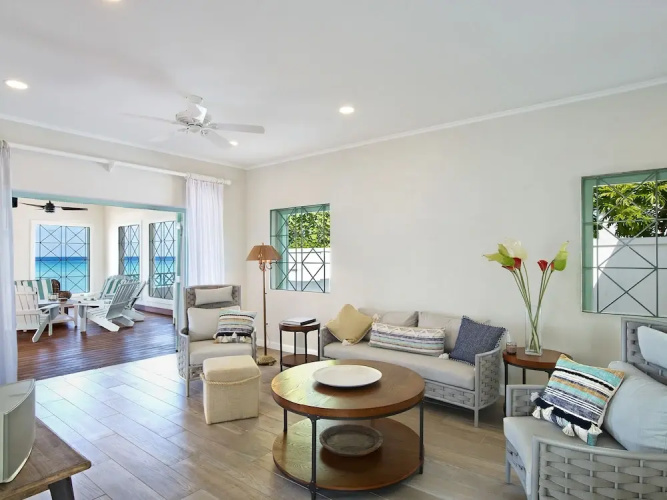 Southwinds Beach House is a 3 Bedroom With Exquisite sea Views