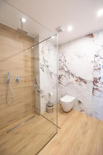 1 Bedroom Suite with balcony and with partial sea view