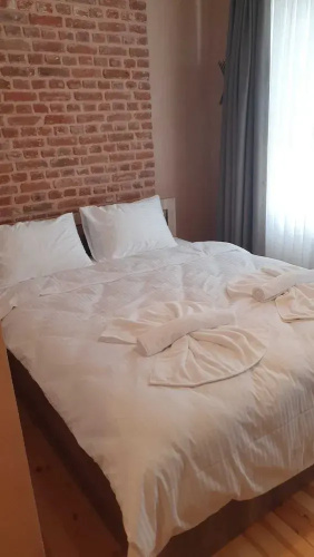 Lovely Hi̇story