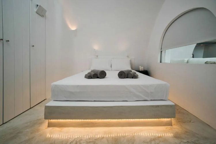 White Sky Caldera Villa by Blue Escape
