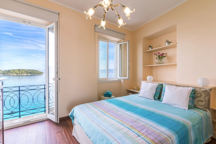 Mouragia Luxury Seaview Suite by Konnect