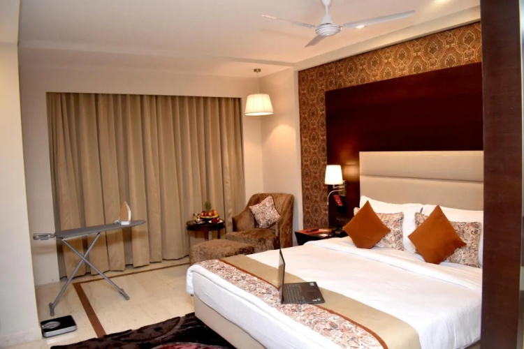 Lords Plaza, Surat