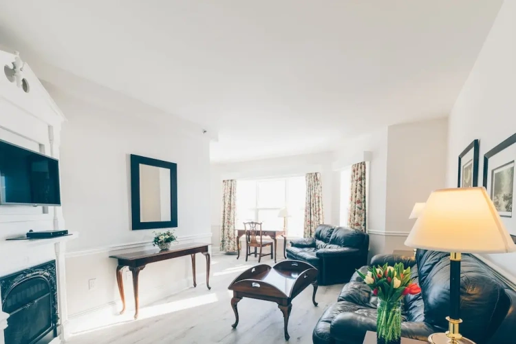 Executive Double Suite with harbour view