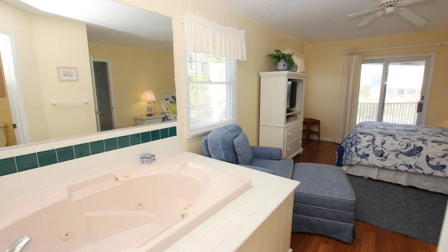 It's All Good - 5 Br home by RedAwning