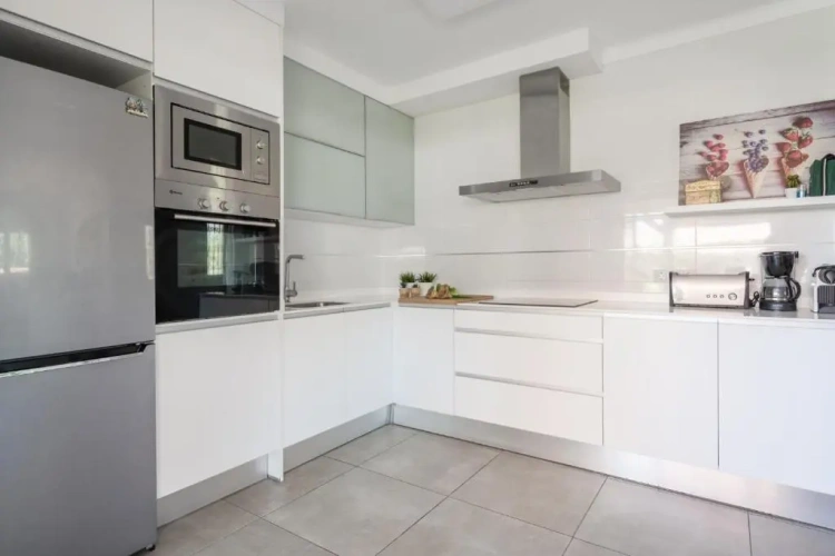 4 Bedrooms Cottage