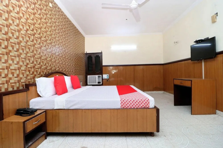 Oyo 24326 Ab Hotel