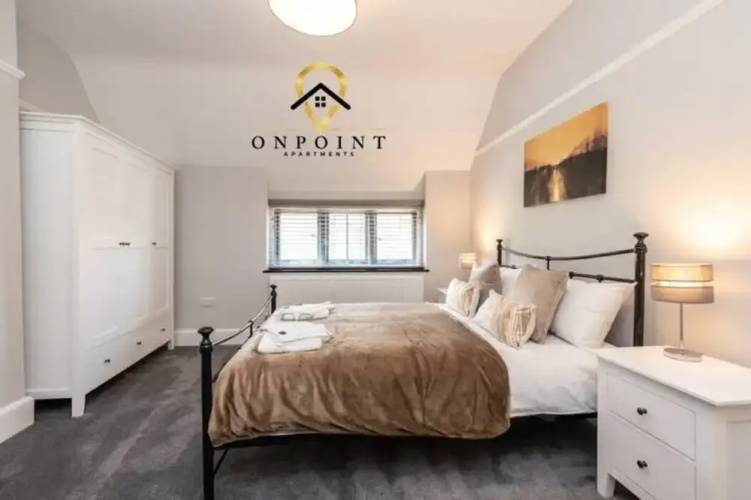 FRESH 1 Bedroom Apt With Parking