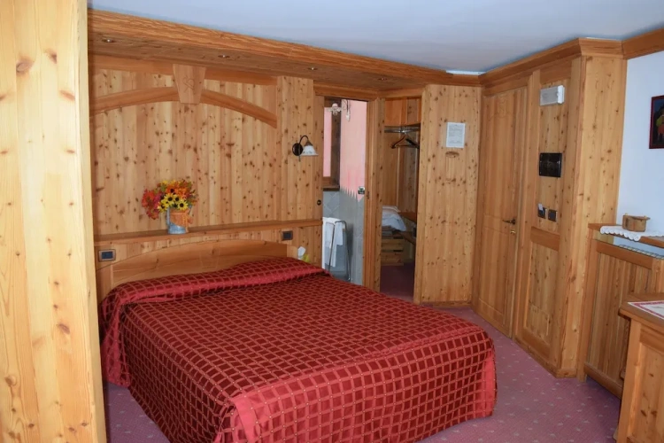 Suite with balcony and with mountain view