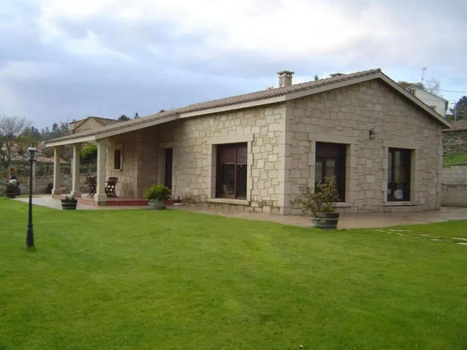 3 Bedrooms Cottage