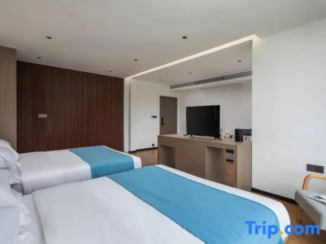 Standard Twin Family room with balcony