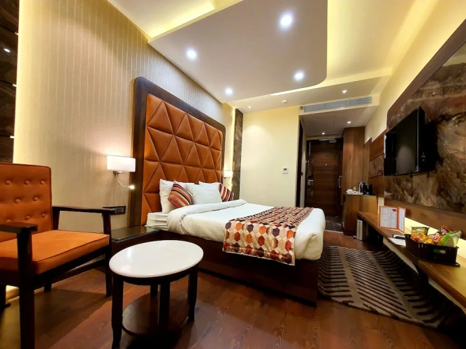 Deluxe Double room with city view