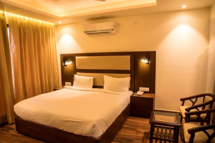 Pavna Palace Hotel