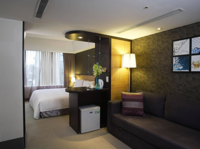 Hotel B
