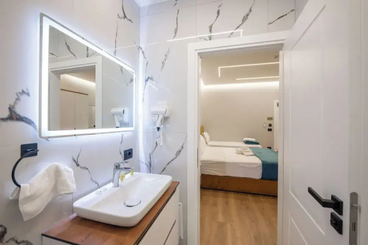 Golemi Lux Hotel