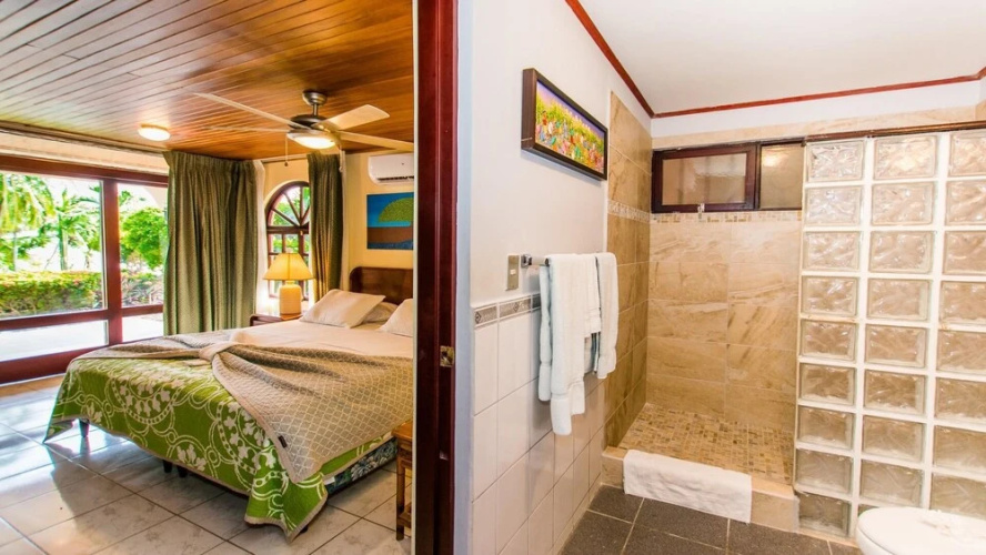 2-bedroom Beachfront Condo With Pool
