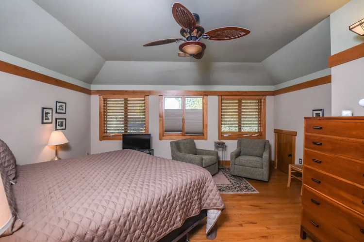 Lake Effect 5 Bedroom House